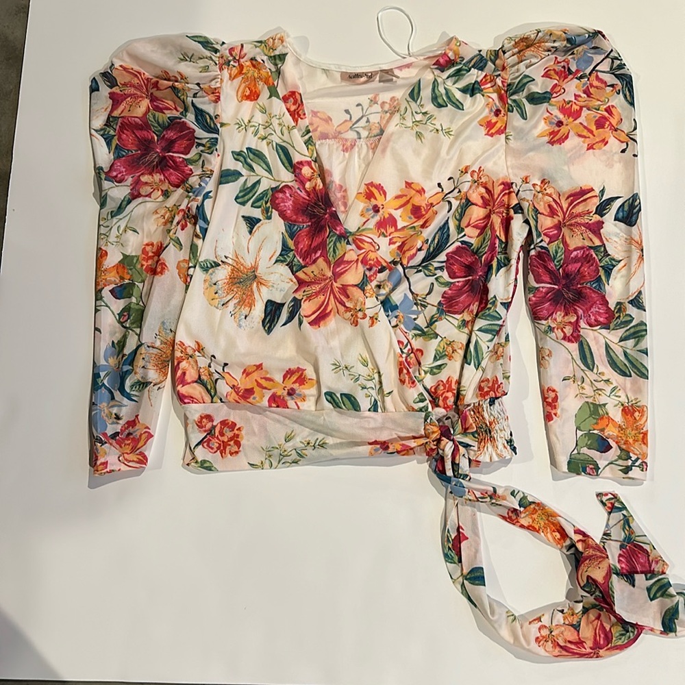Fun spring time top by willow-root. Size large.